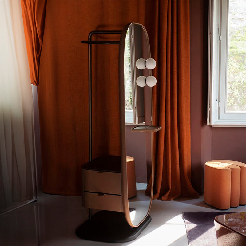 WEEKEND VALET STAND
